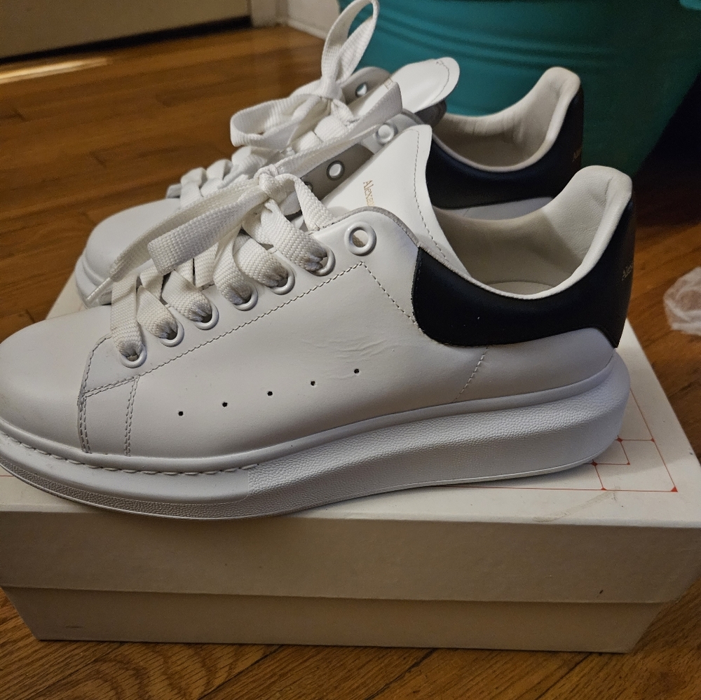 Used Mens casual sneakers